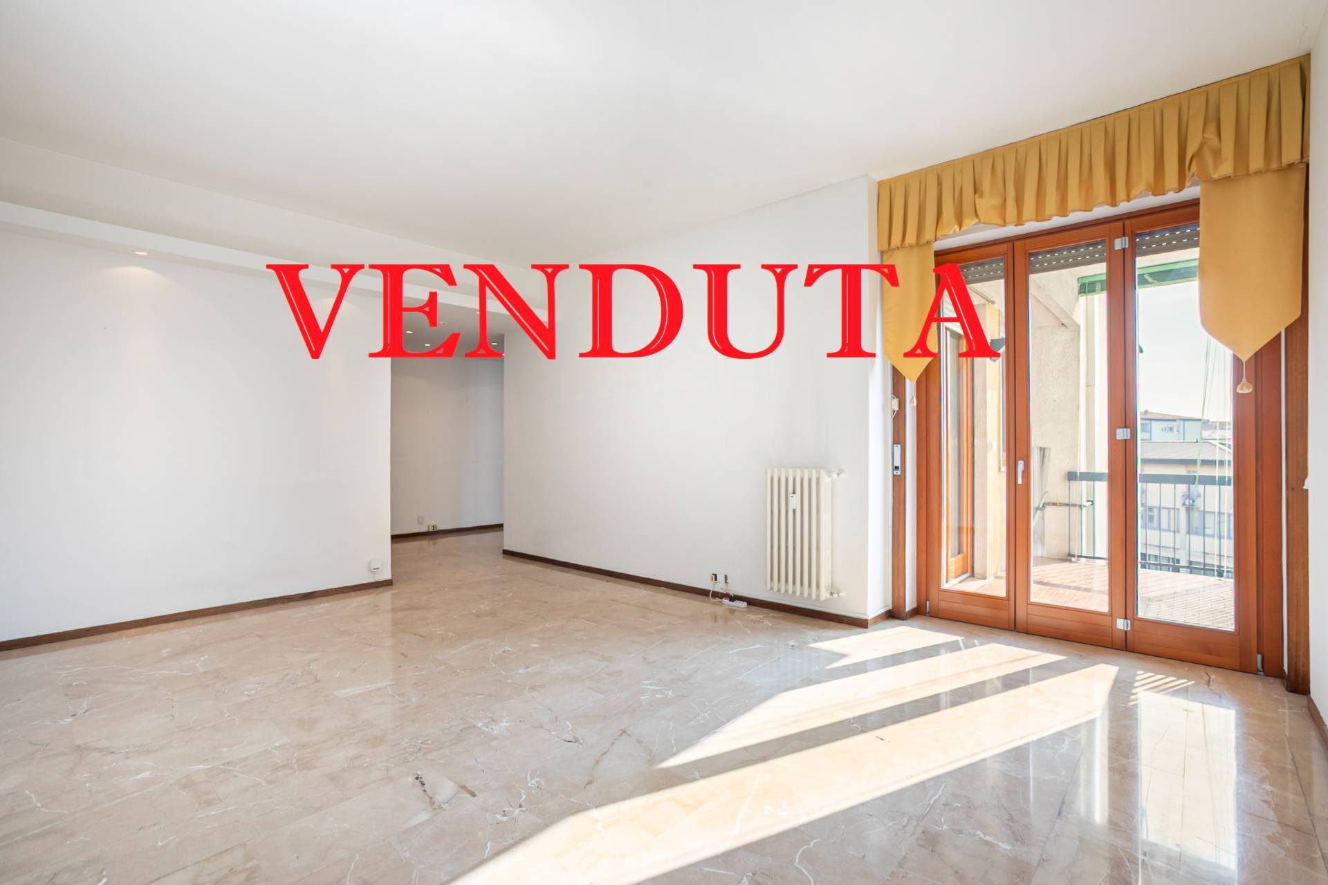 Grande, Luminosissimo Trilocale con Doppia Balconata, Cantina e Box