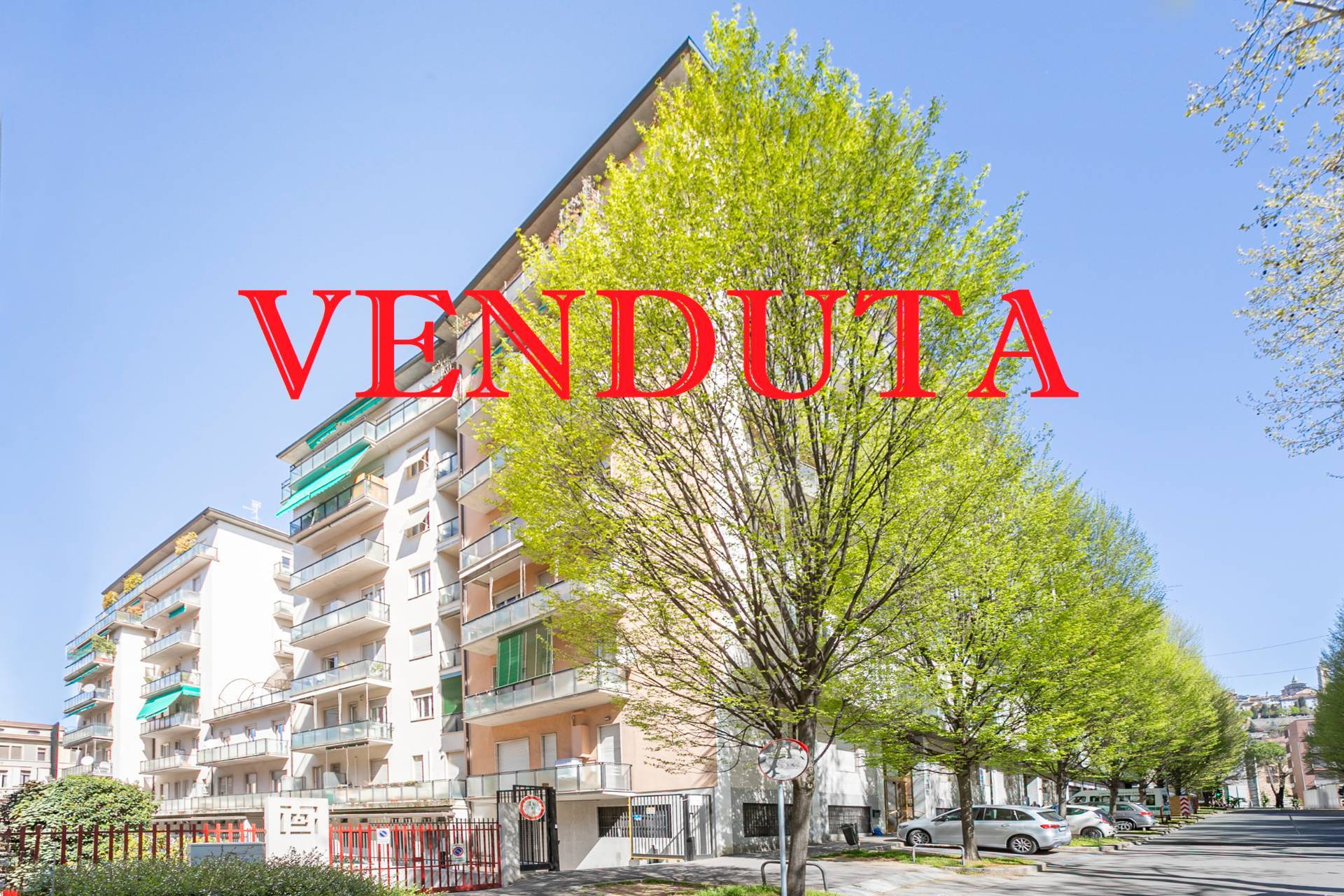 Santa Lucia: Grande, Luminoso Quadrilocale con Terrazza, Box e Cantina