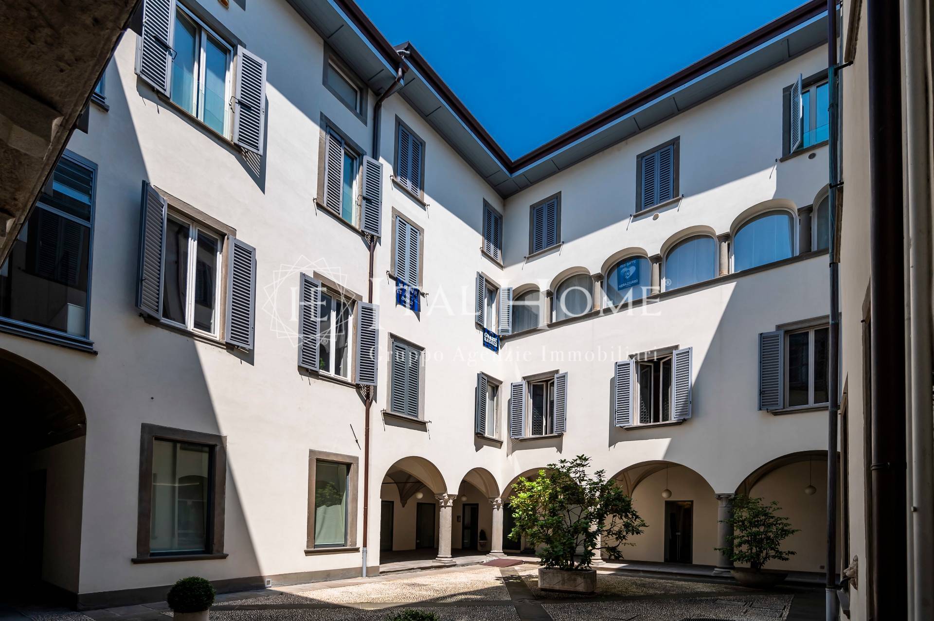 Via XX Settembre: Nuovo Trilocale, tutto su un piano, con balcone e Terrazza, combinazione di modernità e storia