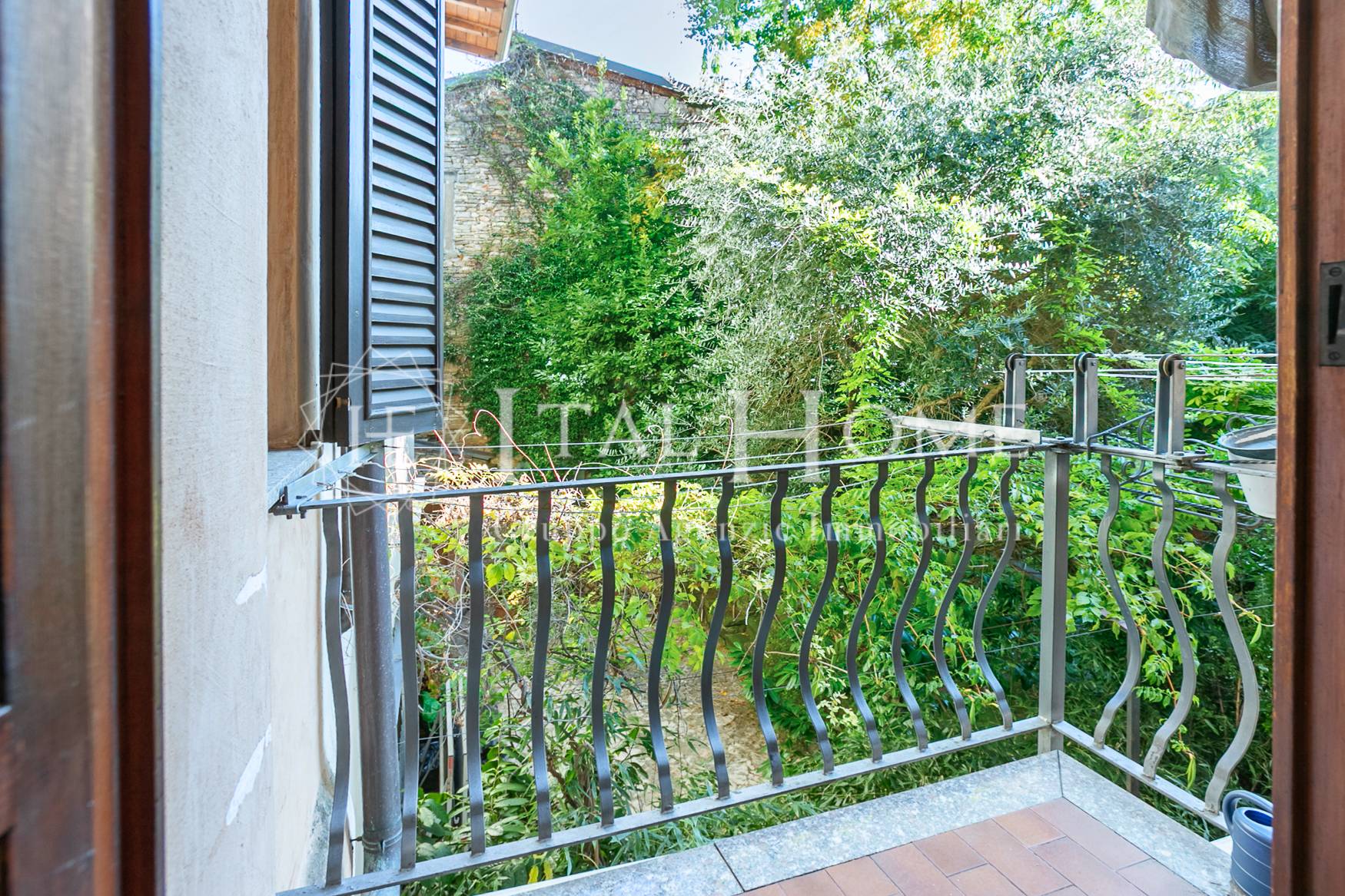 Città Alta: Trilocale con Balcone e Romantico Studio affacciato su di un giardino Privato e Riservatissimo.