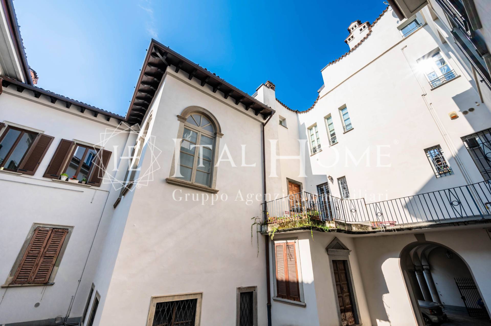 Borgo Pignolo - Porzione di piano Nobile di 180mq, Tripla Esposizione, Soffitti Decorati, Ingresso Padronale
