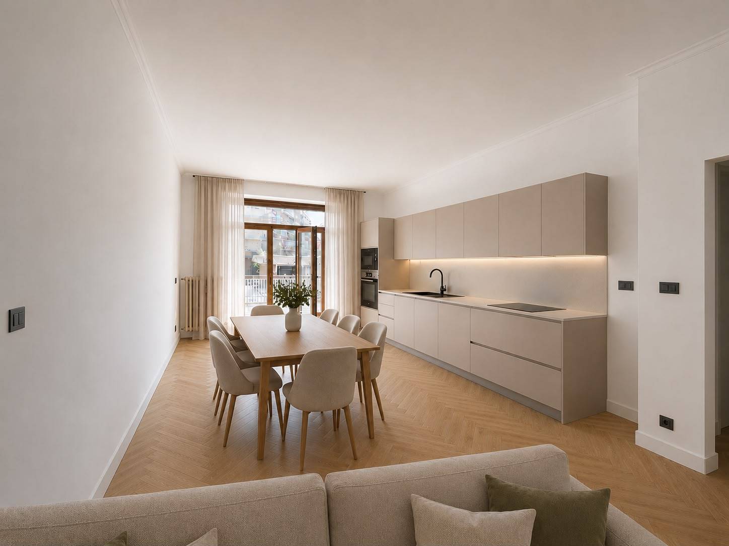 Quartiere Carducci: Grande, NUOVO, Trilocale con cantina e posto auto. Luminosissimo