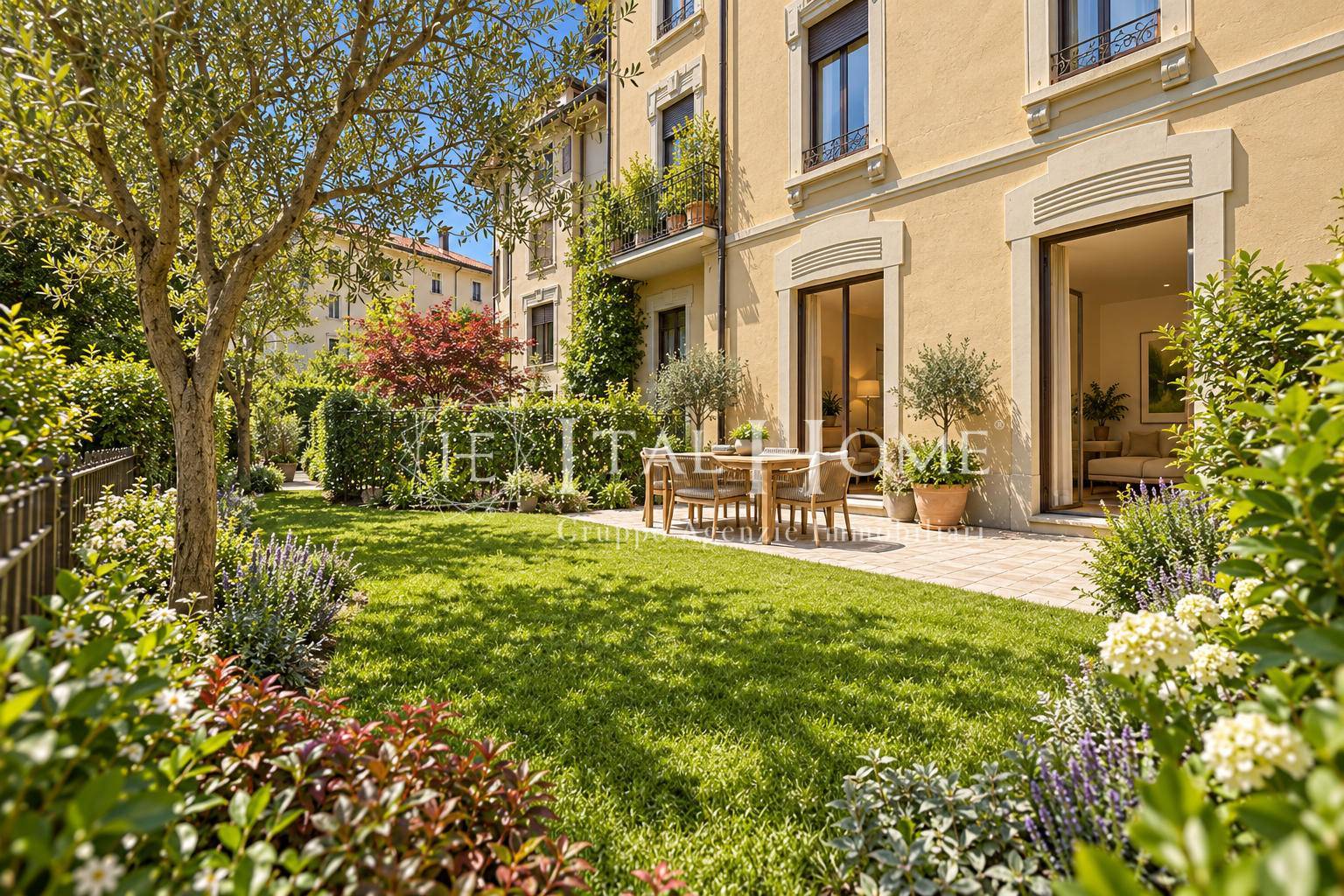 Nuovo Trilocale in Villa Liberty con Doppi Servizi, Giardino Privato e Box Doppio