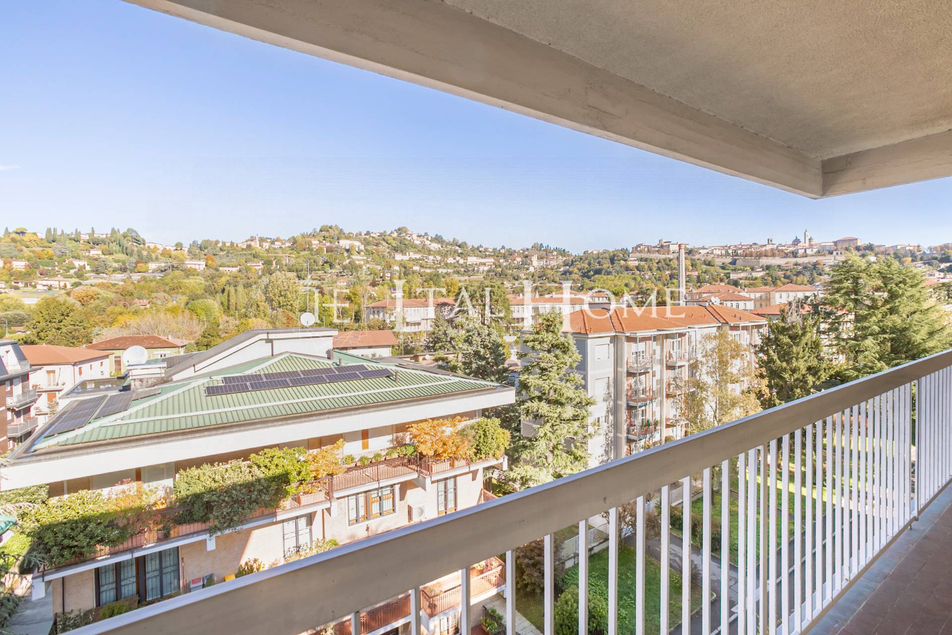 Panoramico Trilocale al 5' e ultimo piano, con Terrazza Vivibile, Box e Cantina